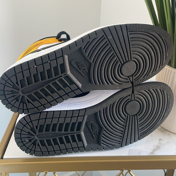 Wmns Air Jordan 1 Mid - Picture 4 of 4